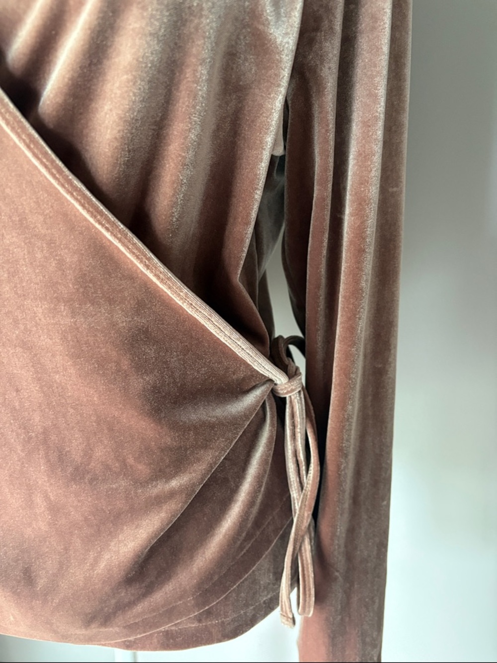 MADEWELL Warm Ash Velvet Ballet Wrap Top - Picture 4 of 8